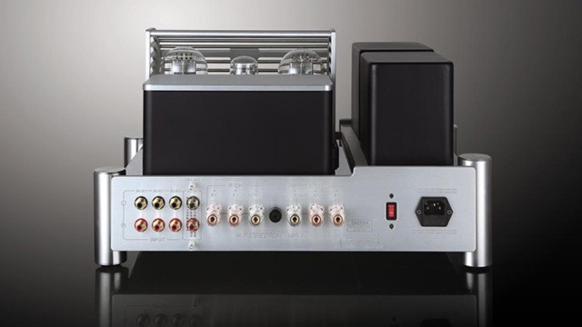 What are the precautions for using the tube amplifier?